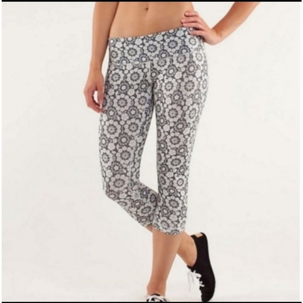 Lululemon Wunder Under Twiggy Floral Nimbus Print‎ Crop Leggings Gray White 4